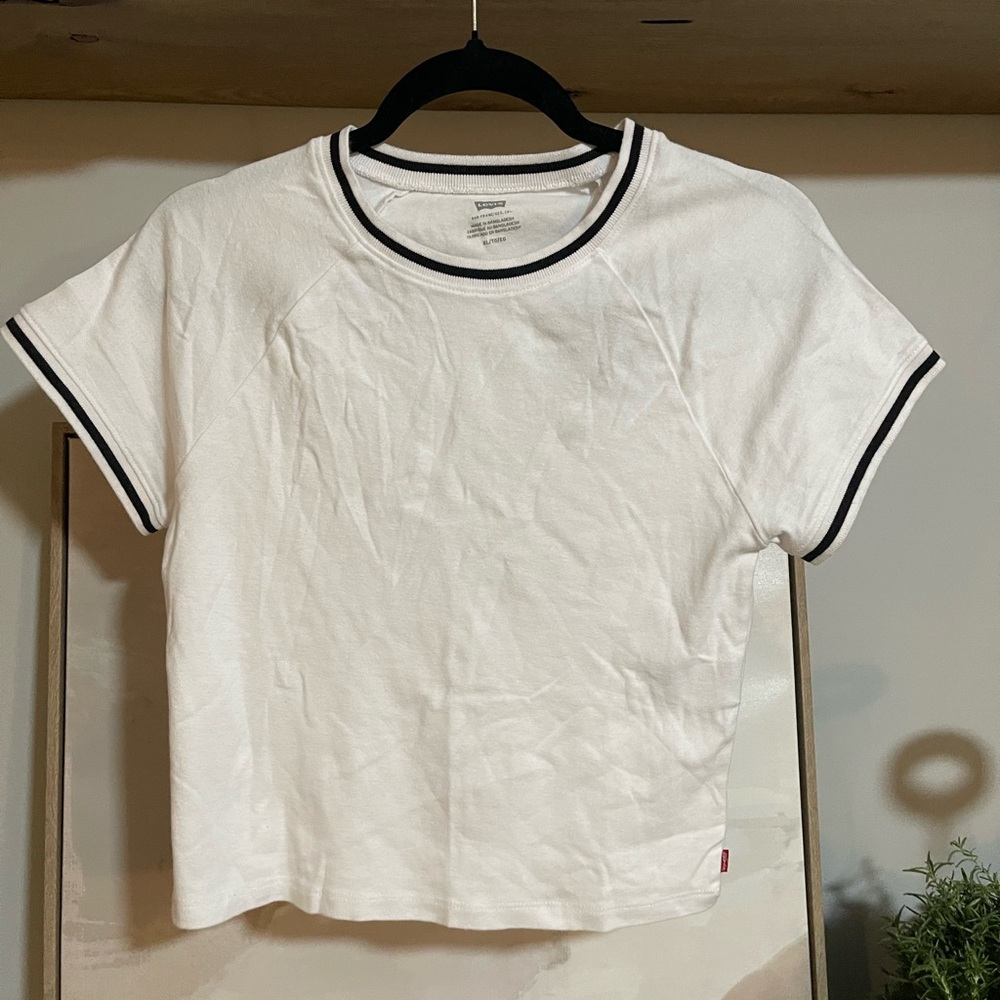 Levi's White Crop T-Shirt with Red Tag